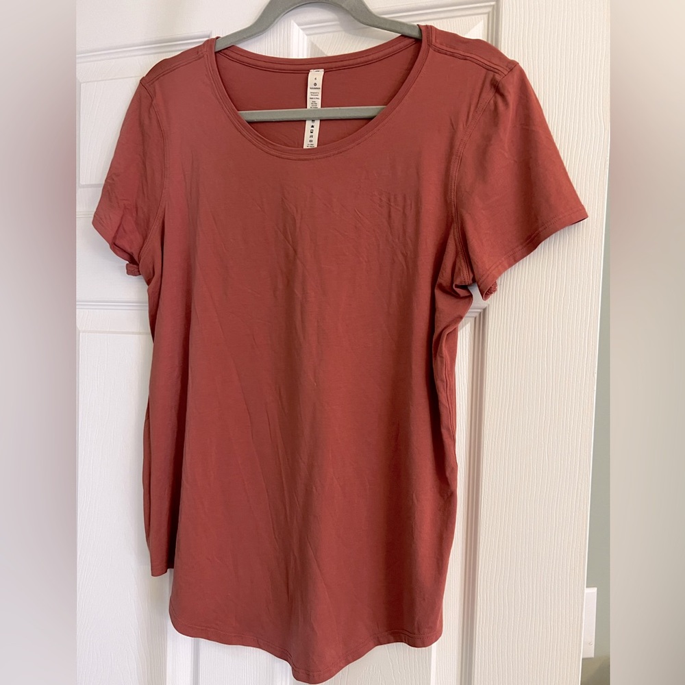 Lululemon, 6, canyon pink/red shirt
